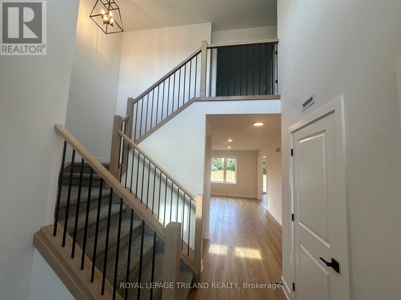 18 Hawks Gate Property Photo 10
