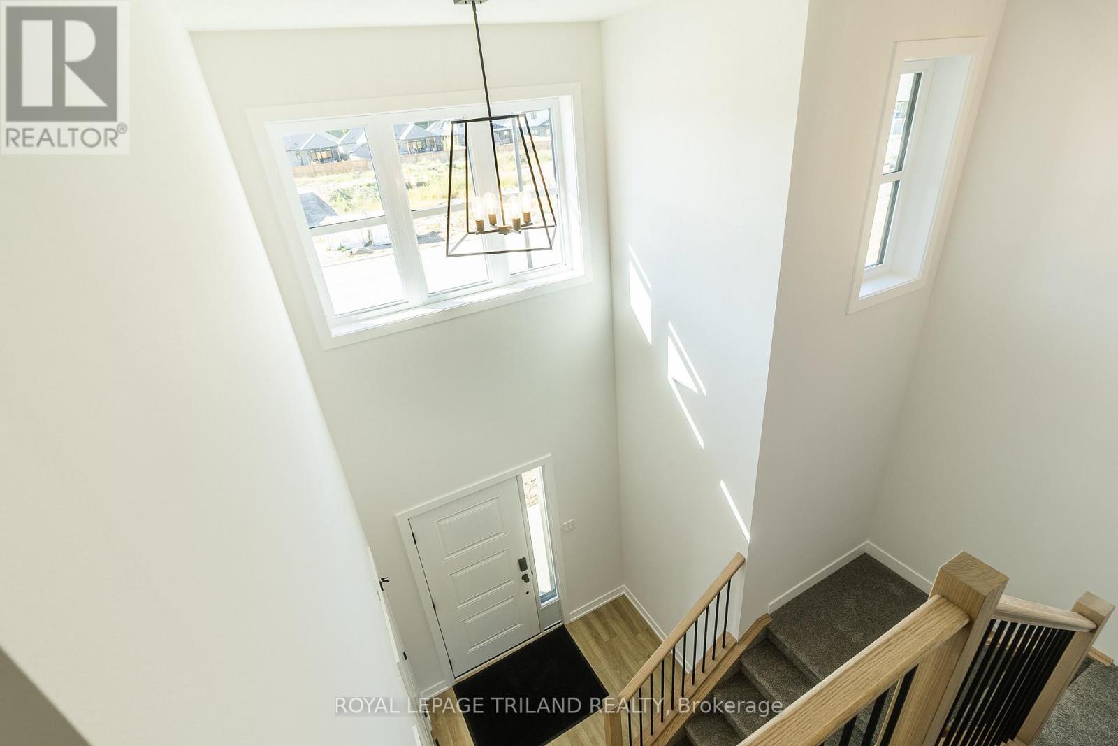 18 Hawks Gate Property Photo 11