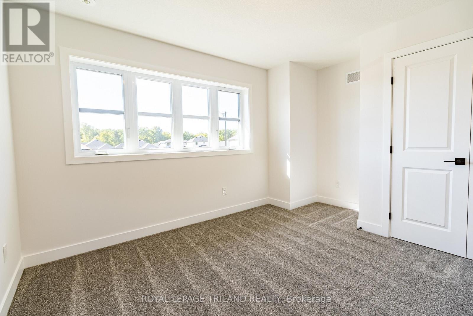 18 Hawks Gate Property Photo 17