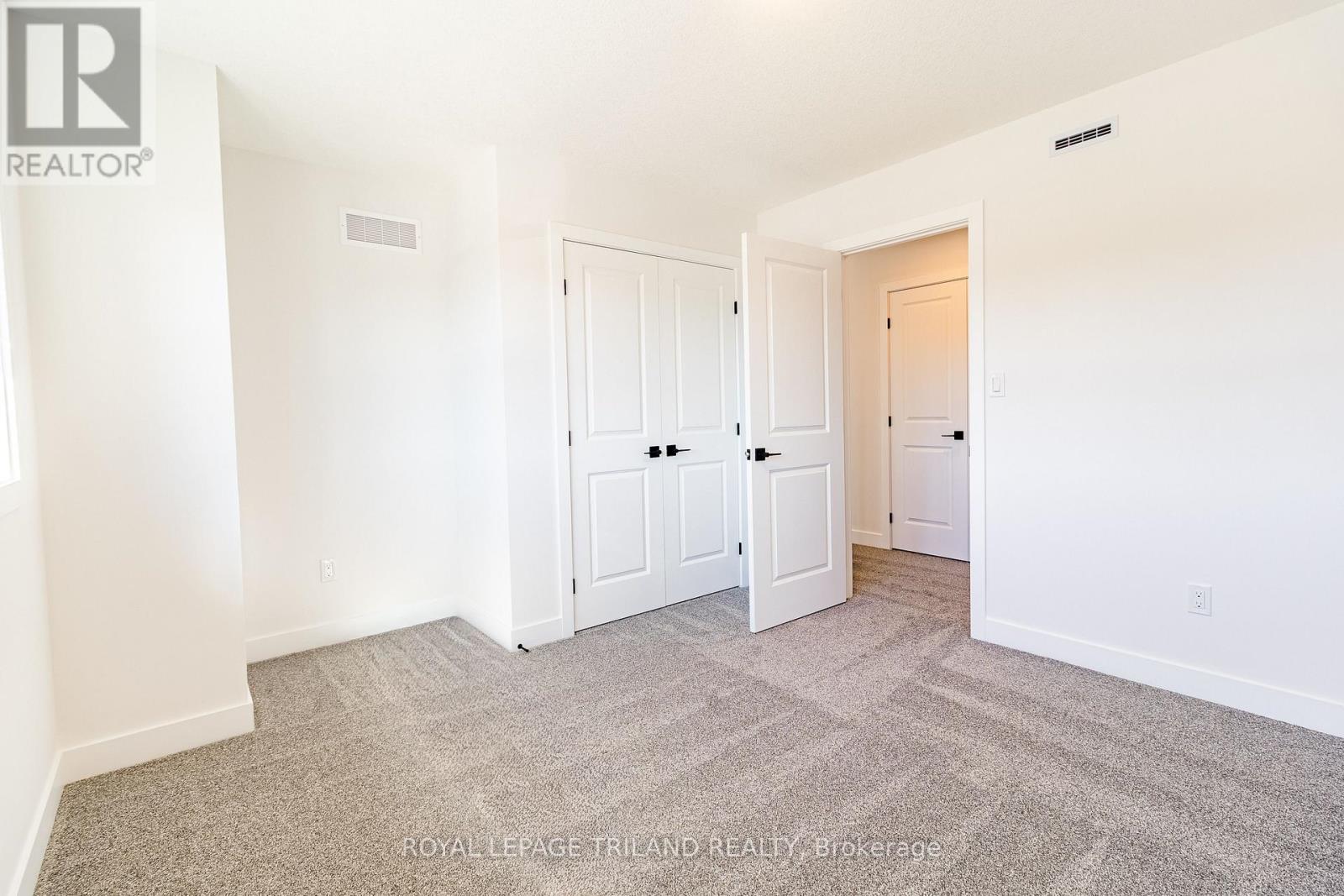 18 Hawks Gate Property Photo 18