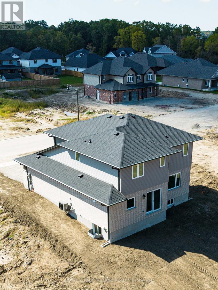 18 Hawks Gate Property Photo 25