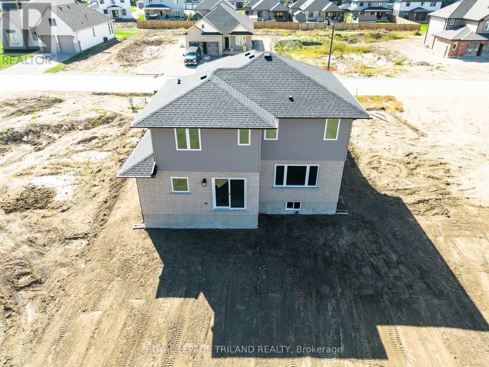 18 Hawks Gate Property Photo 28