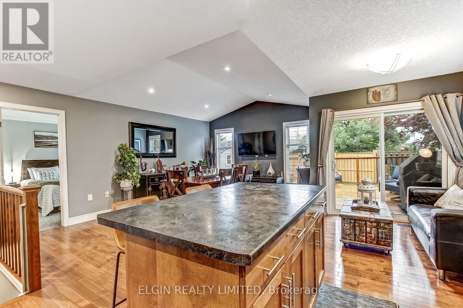 5 Hawthorn Court Property Photo 17