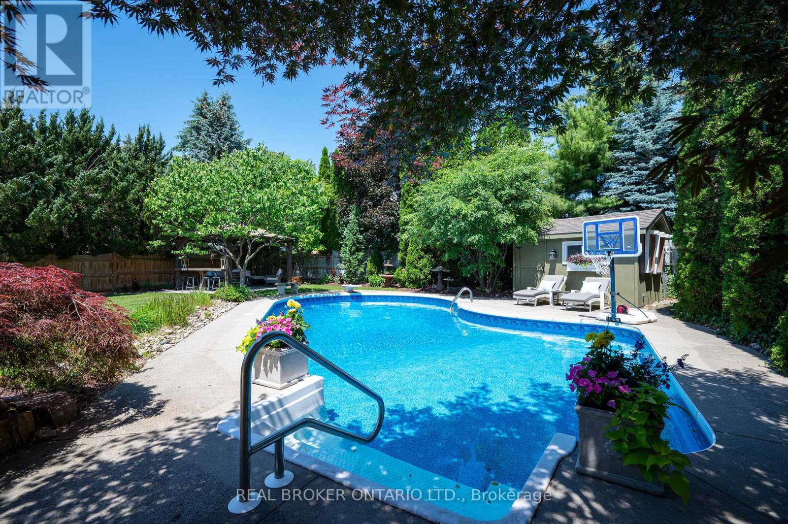 6 Pioneer Tower Crescent Property Photo 6