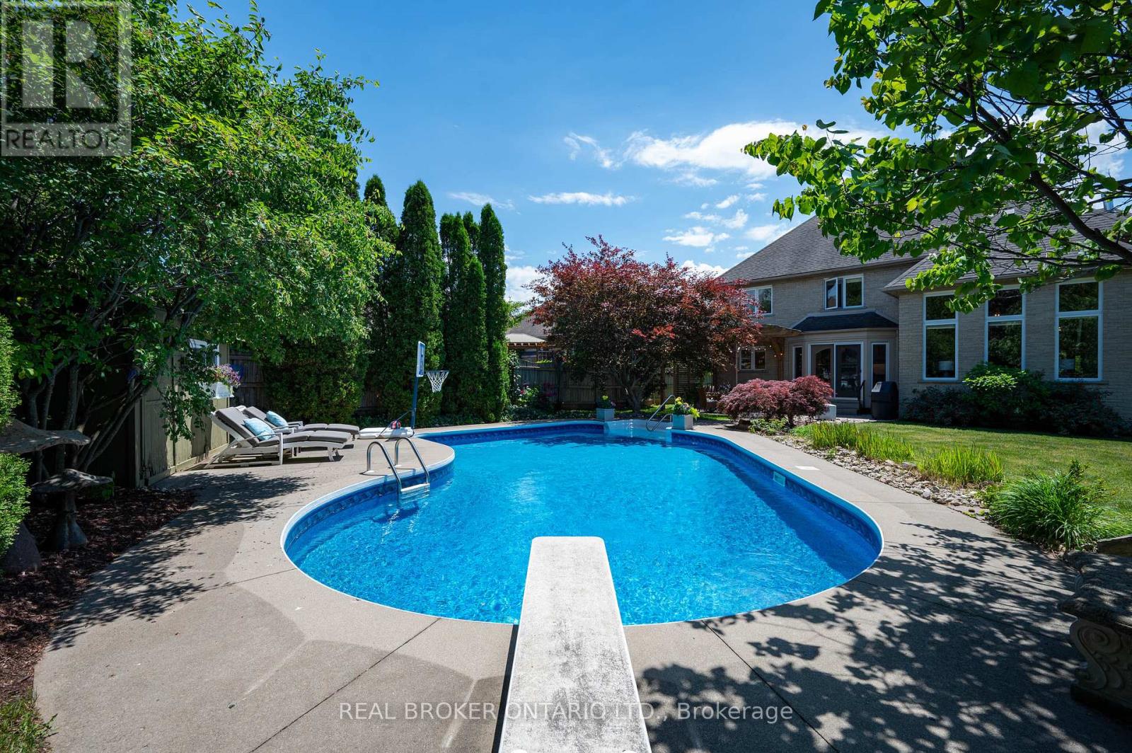 6 Pioneer Tower Crescent Property Photo 7