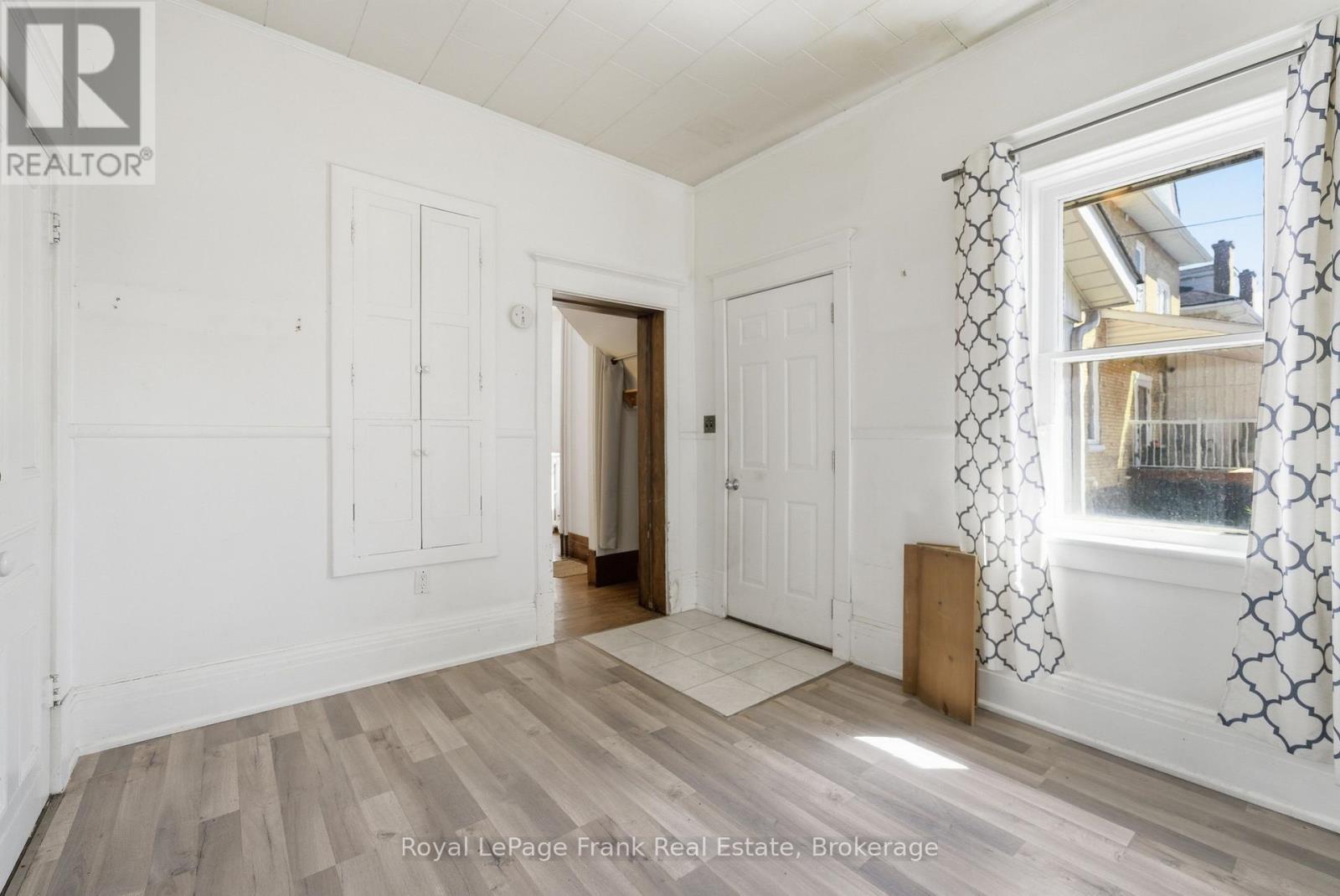 279 Kent Street W Property Photo 8