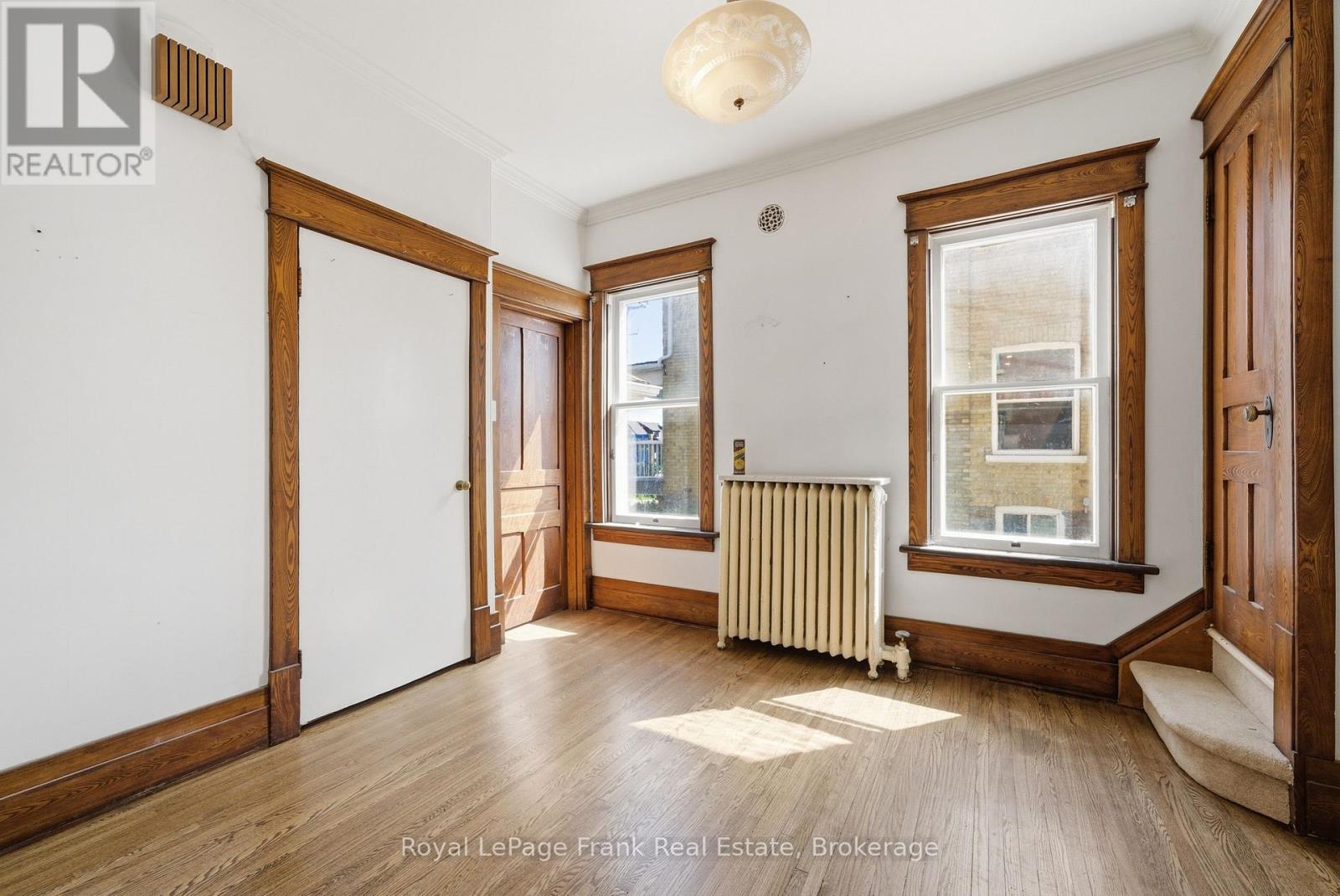 279 Kent Street W Property Photo 10