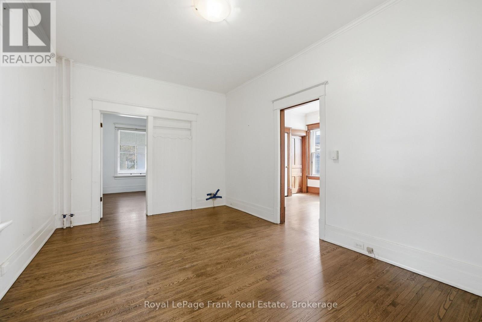 279 Kent Street W Property Photo 11