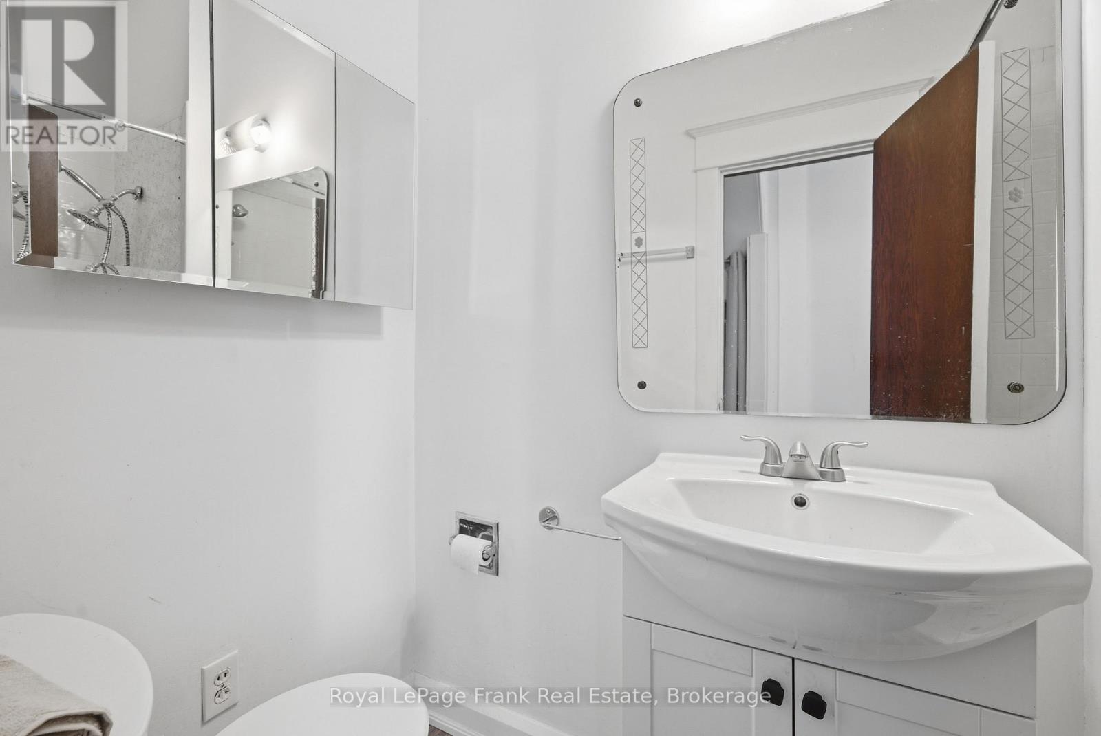 279 Kent Street W Property Photo 12