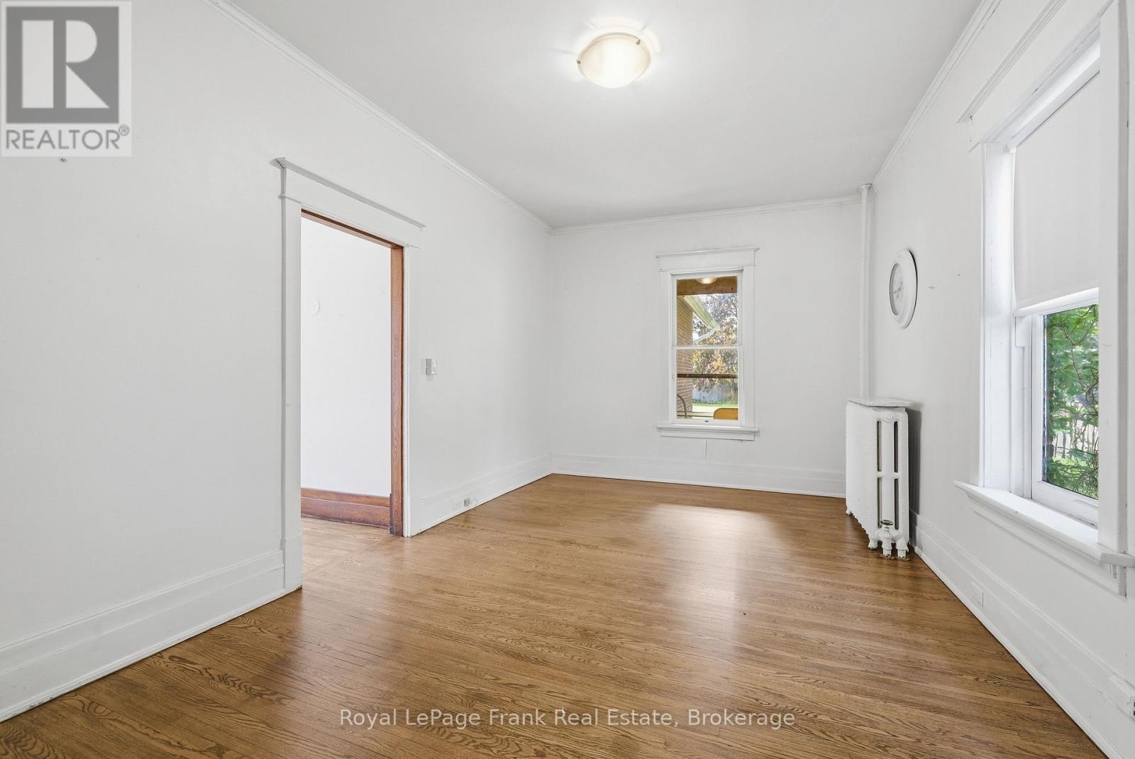 279 Kent Street W Property Photo 14