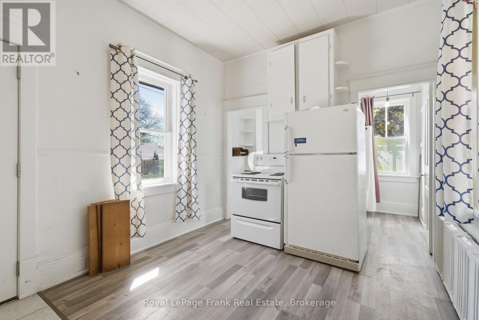 279 Kent Street W Property Photo 17