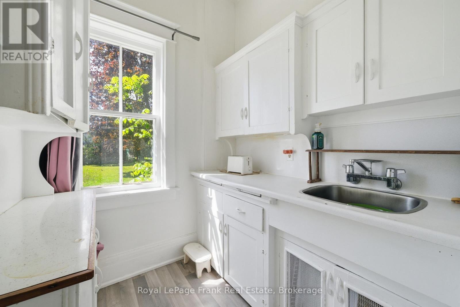 279 Kent Street W Property Photo 22