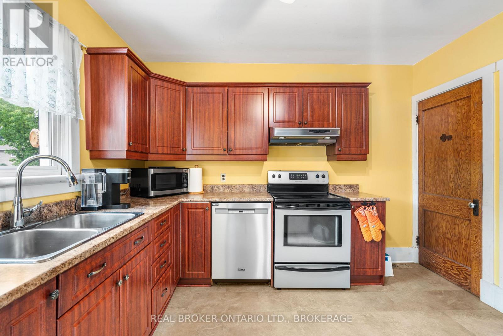 9 Spruce Street Property Photo 8