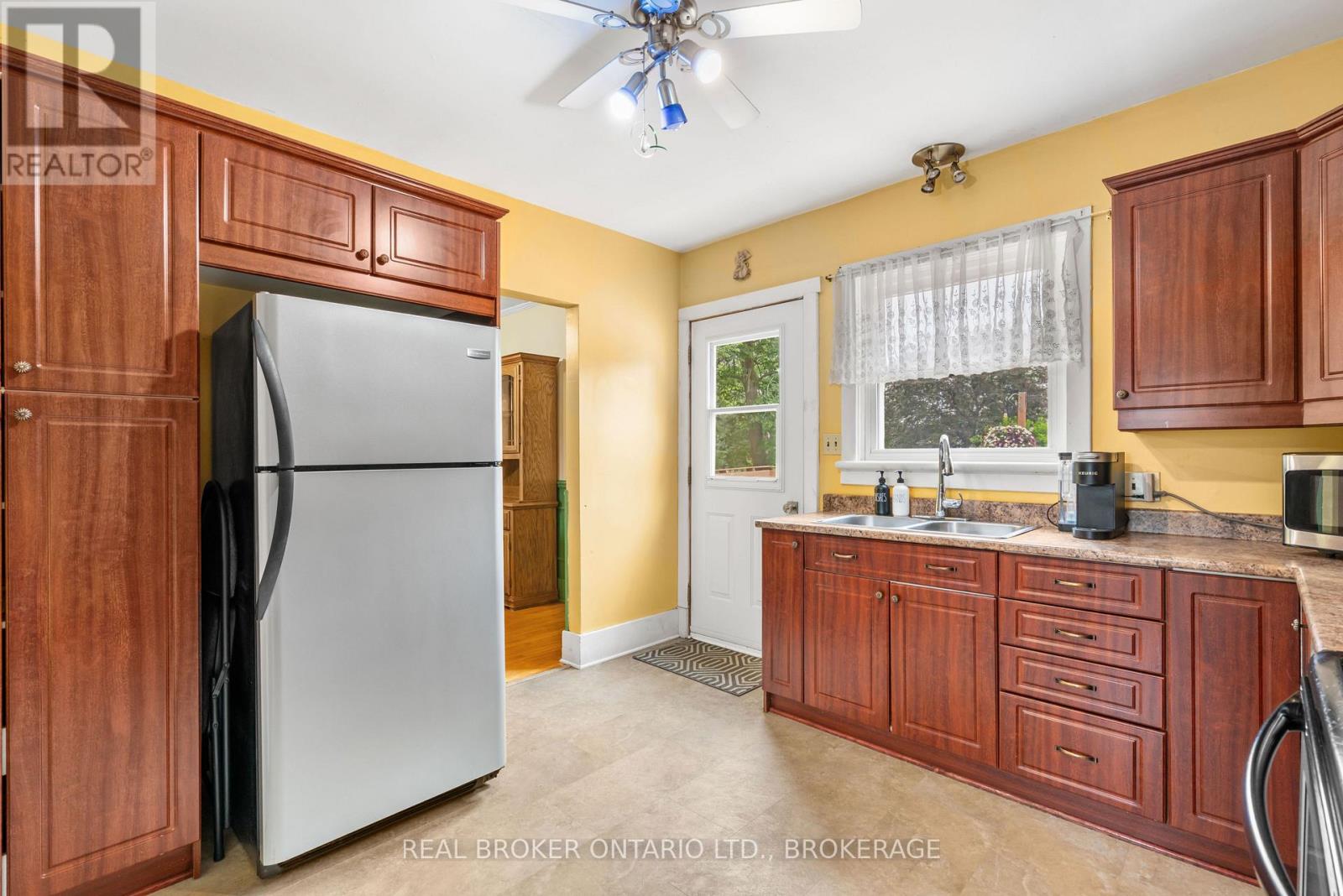 9 Spruce Street Property Photo 10