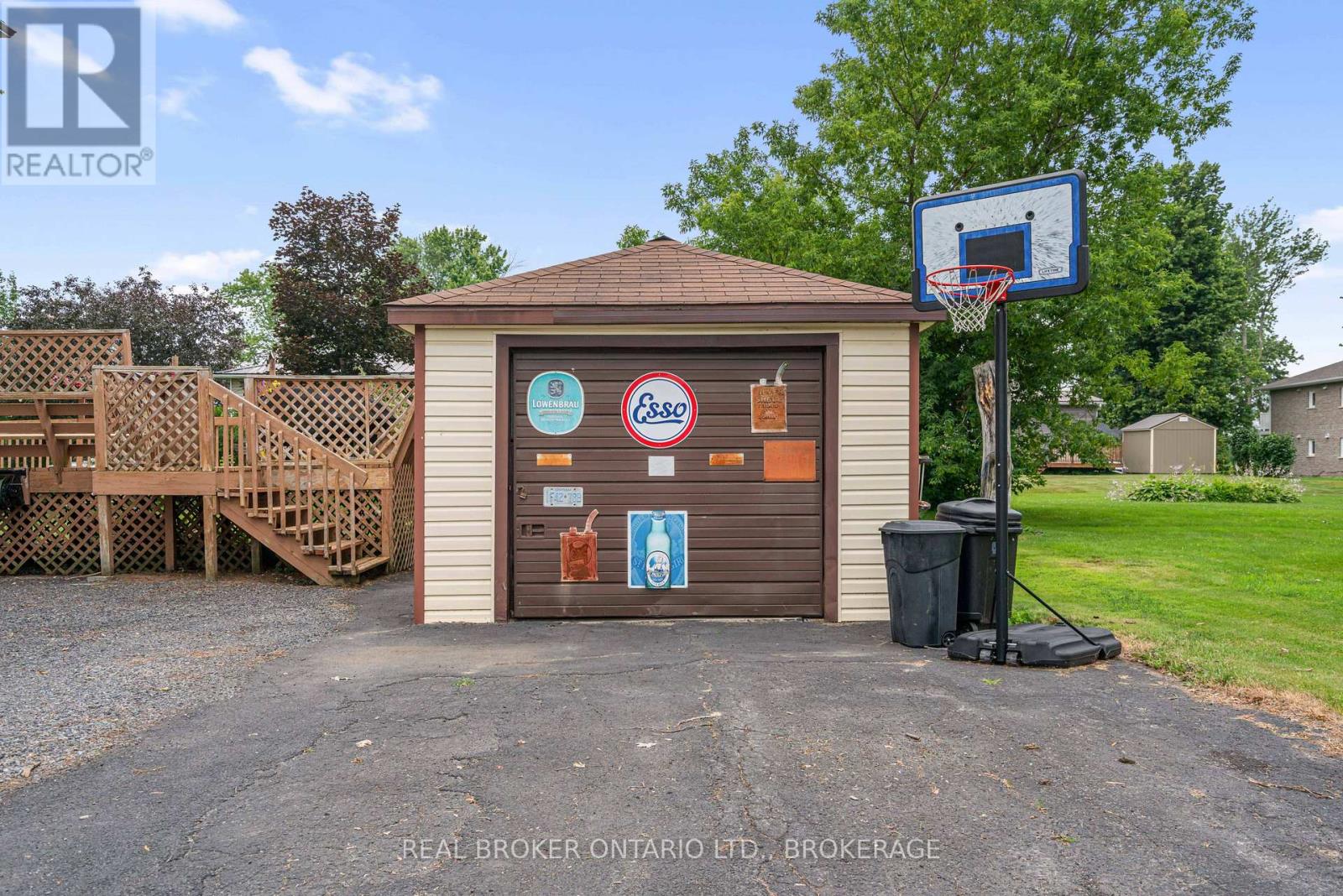 9 Spruce Street Property Photo 28