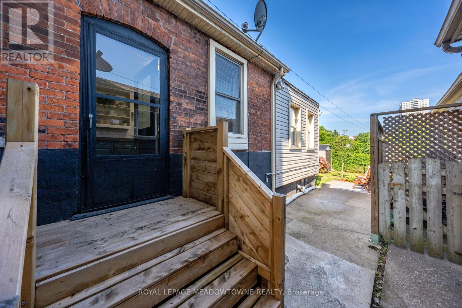 29 Railway Street Property Photo 34