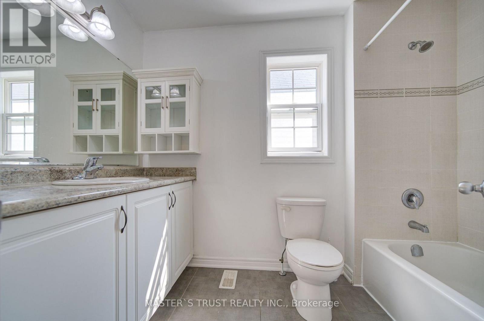 569 Grange Way Property Photo 6