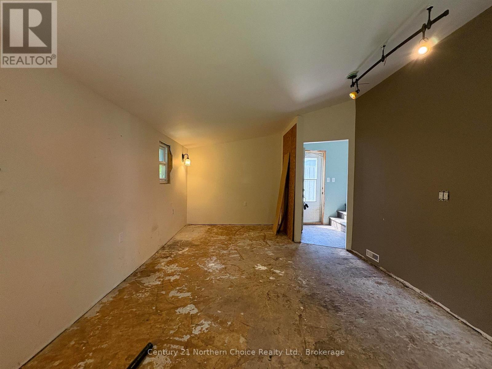 808 Portage Avenue Property Photo 18