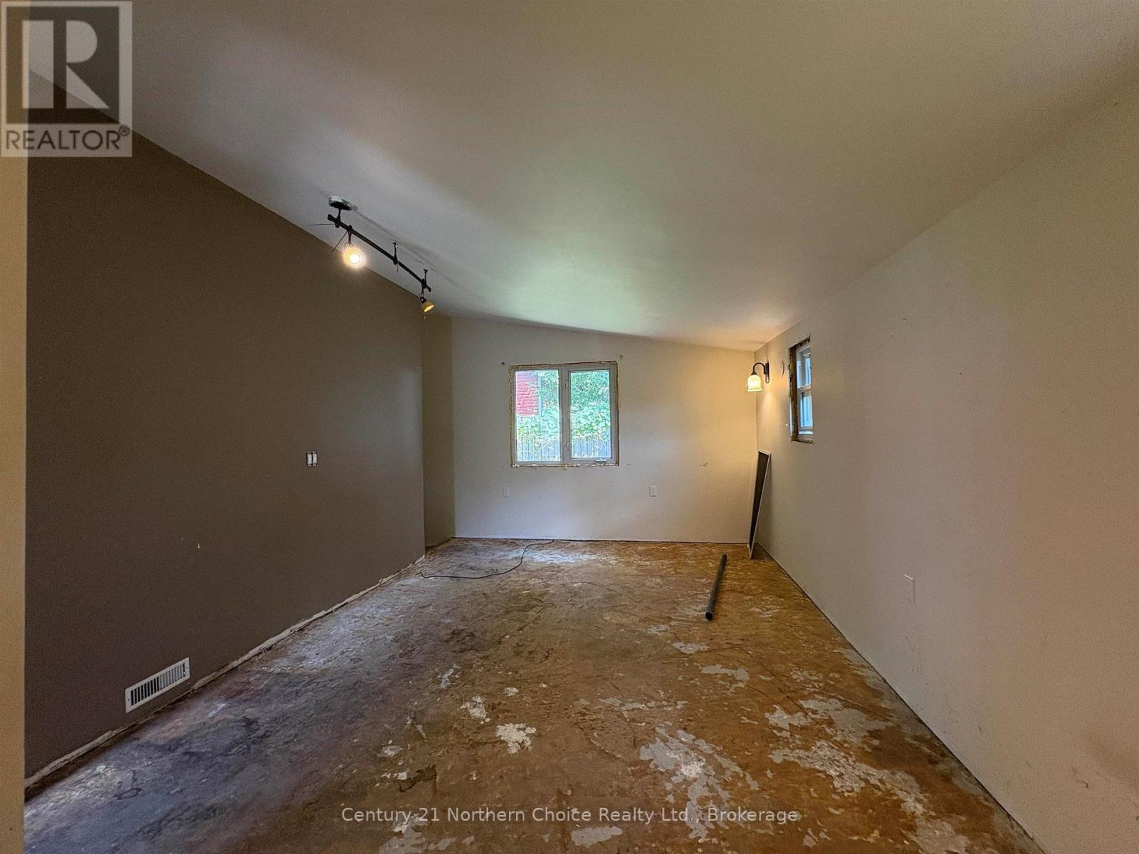 808 Portage Avenue Property Photo 19