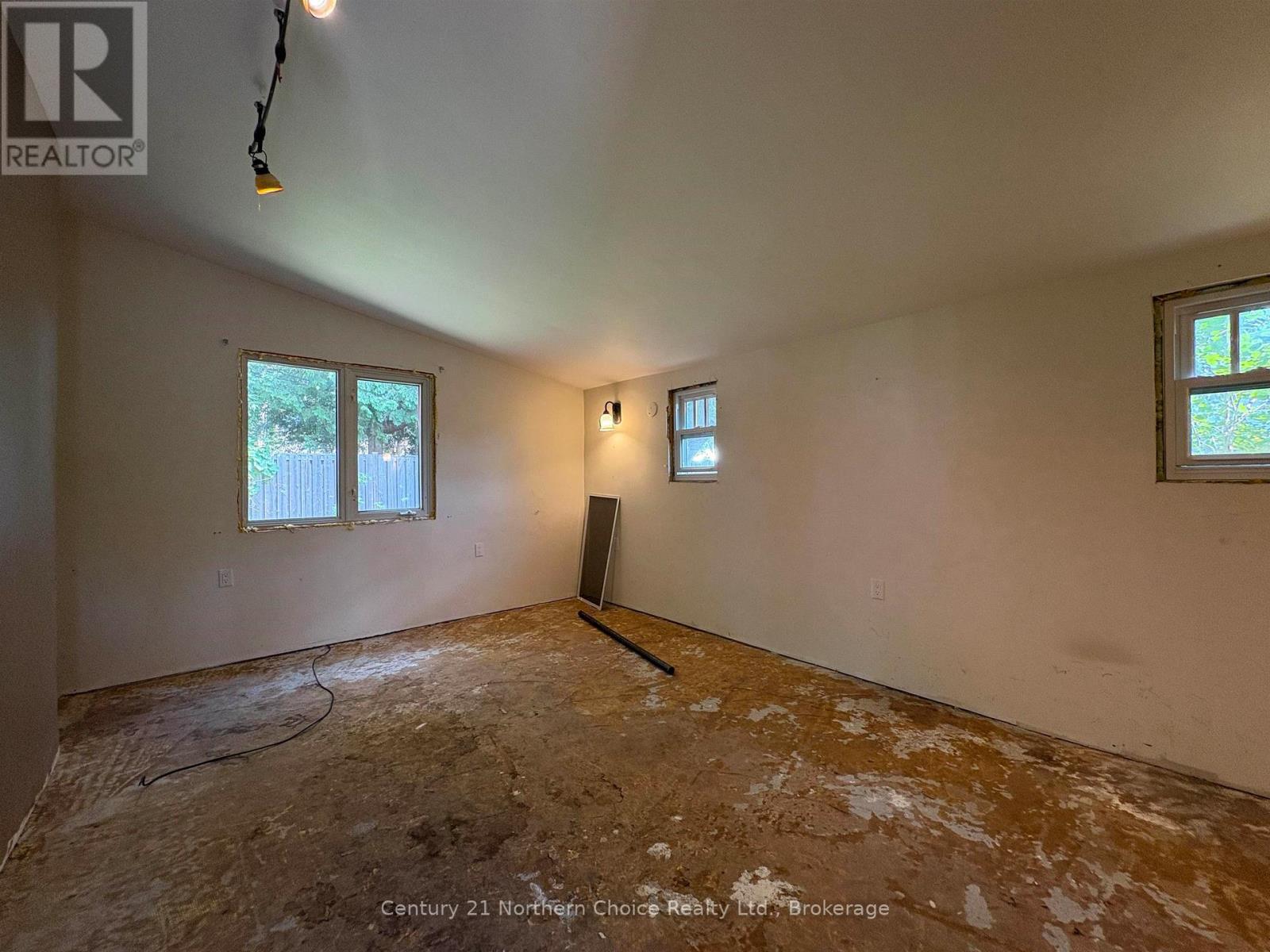 808 Portage Avenue Property Photo 20