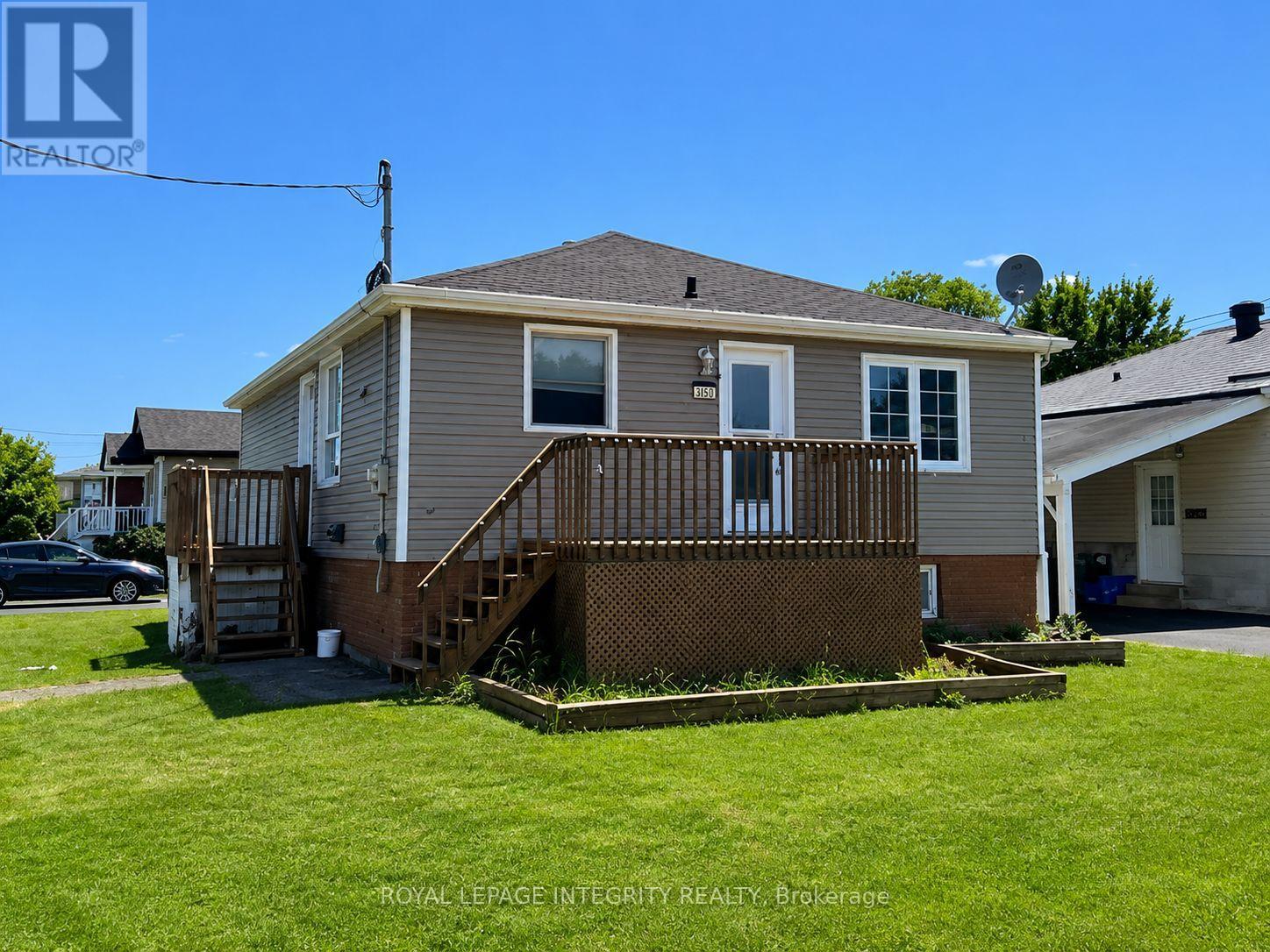607 12TH STREET E Property Photo 1