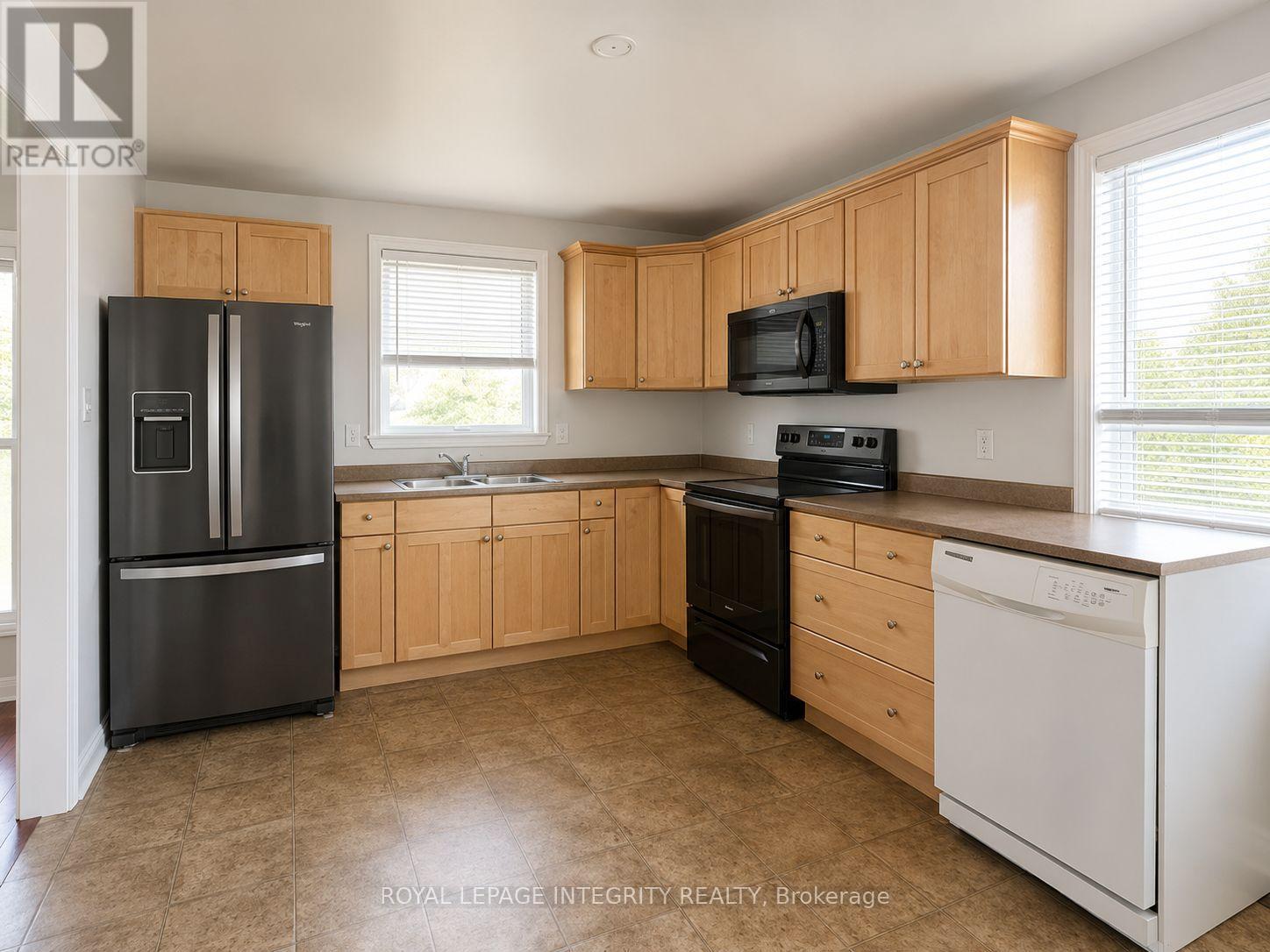 607 12th Street E Property Photo 7