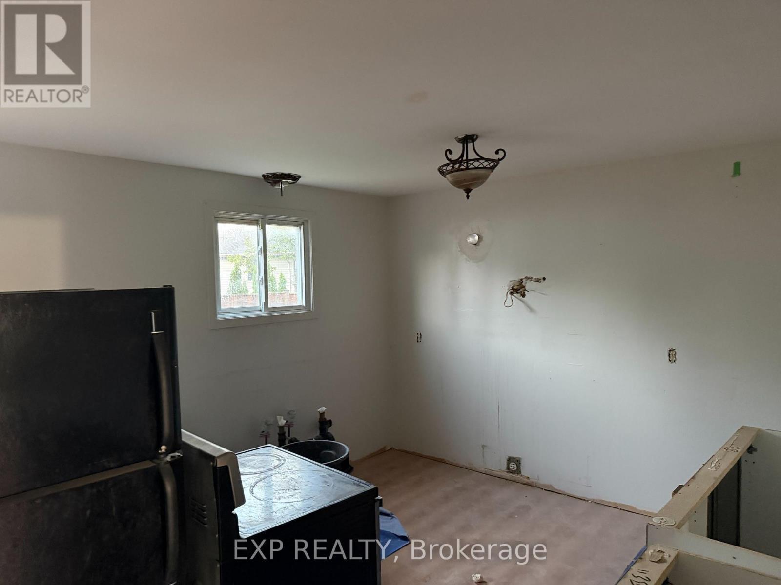 22 - 490 Third Street Property Photo 4