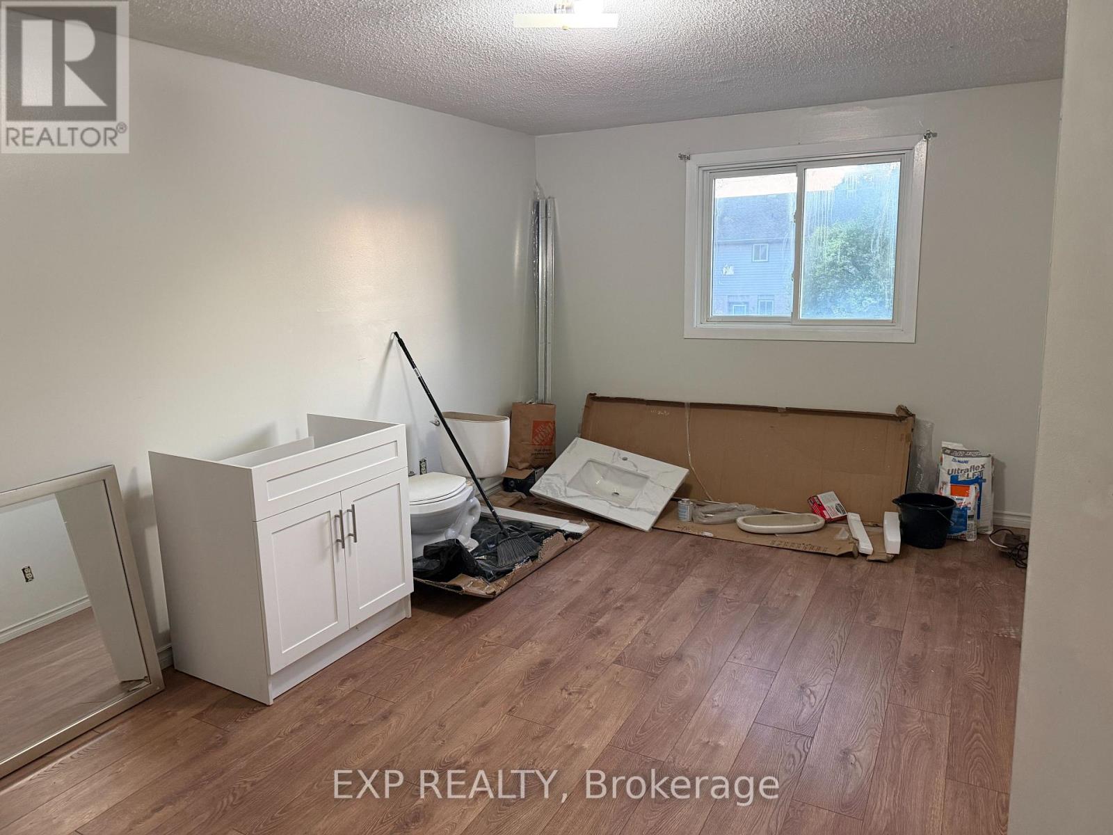 22 - 490 Third Street Property Photo 8