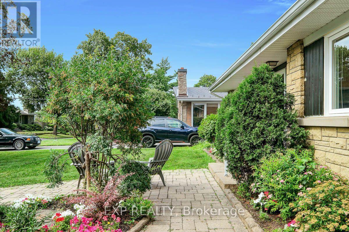 1473 Chomley Crescent Property Photo 7