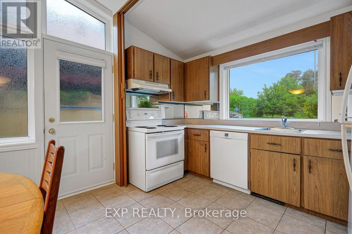 1473 Chomley Crescent Property Photo 22