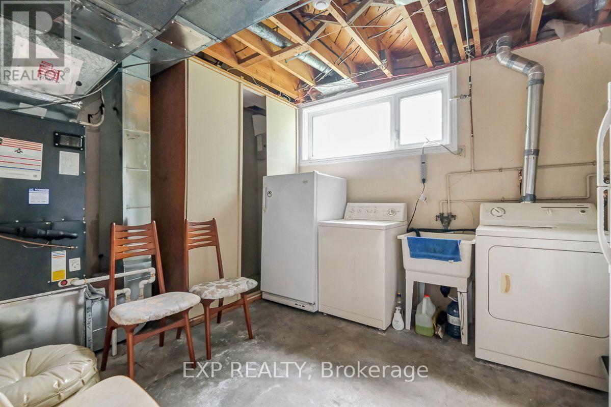 1473 Chomley Crescent Property Photo 39