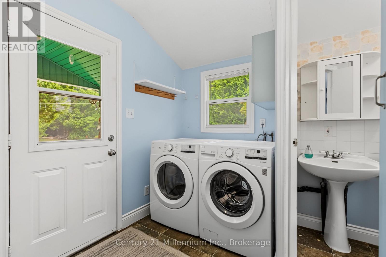 355 Spence Street Property Photo 9