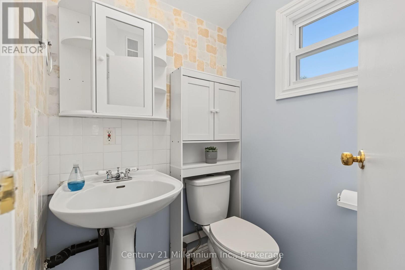 355 Spence Street Property Photo 24