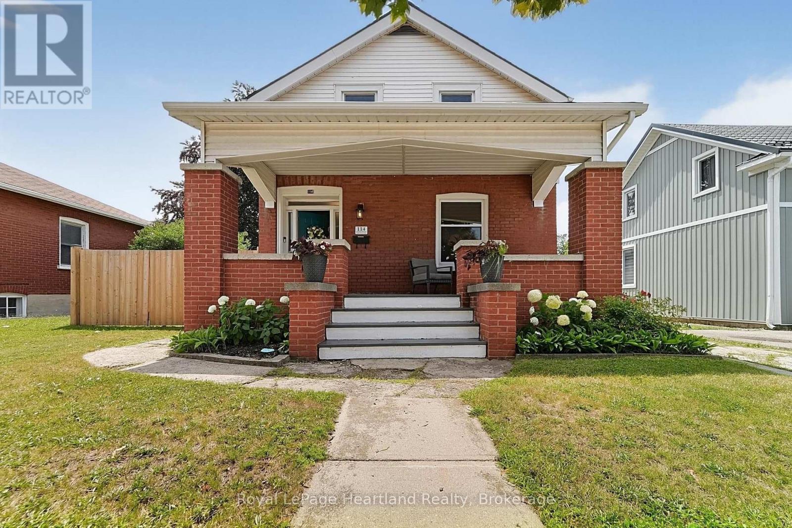 114 Elgin Avenue E Photo de la propriété 1