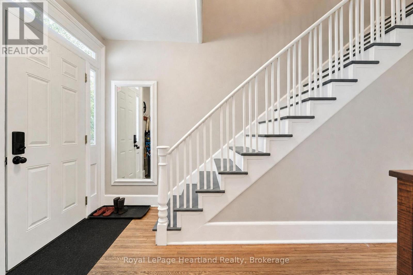 114 Elgin Avenue E Property Photo 7