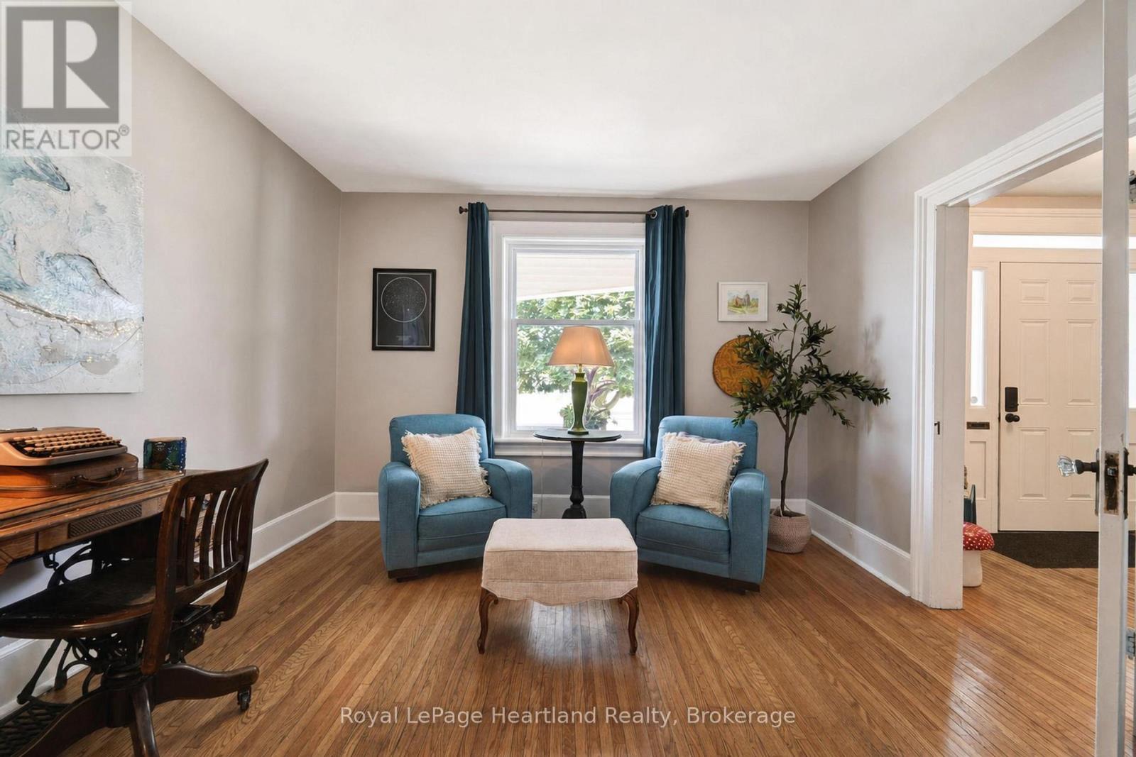 114 Elgin Avenue E Property Photo 9
