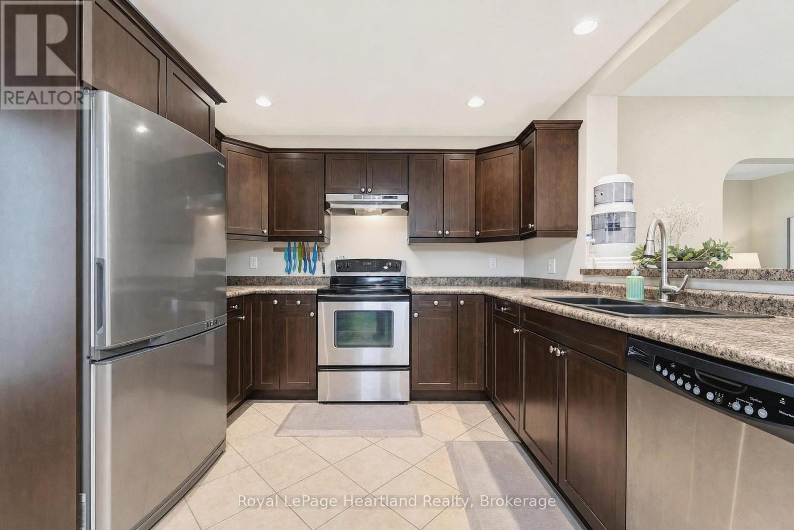 114 Elgin Avenue E Property Photo 17