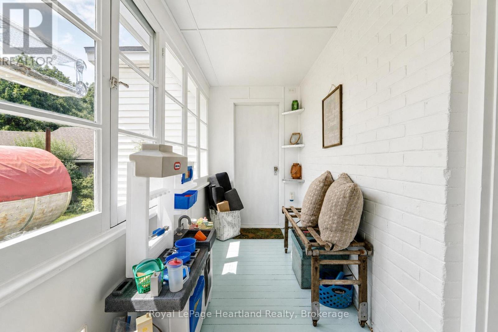 114 Elgin Avenue E Property Photo 20