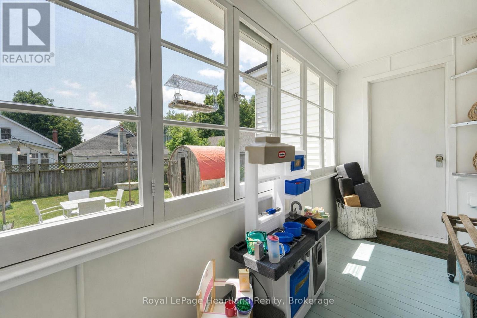114 Elgin Avenue E Property Photo 21