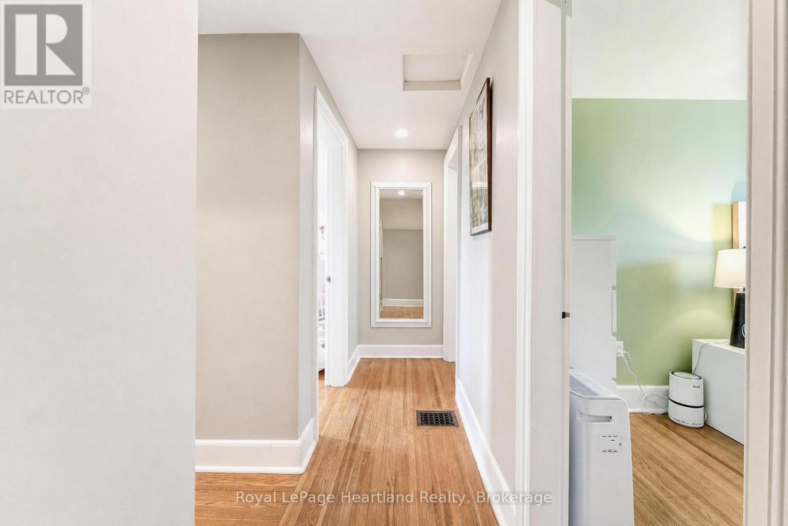 114 Elgin Avenue E Property Photo 22