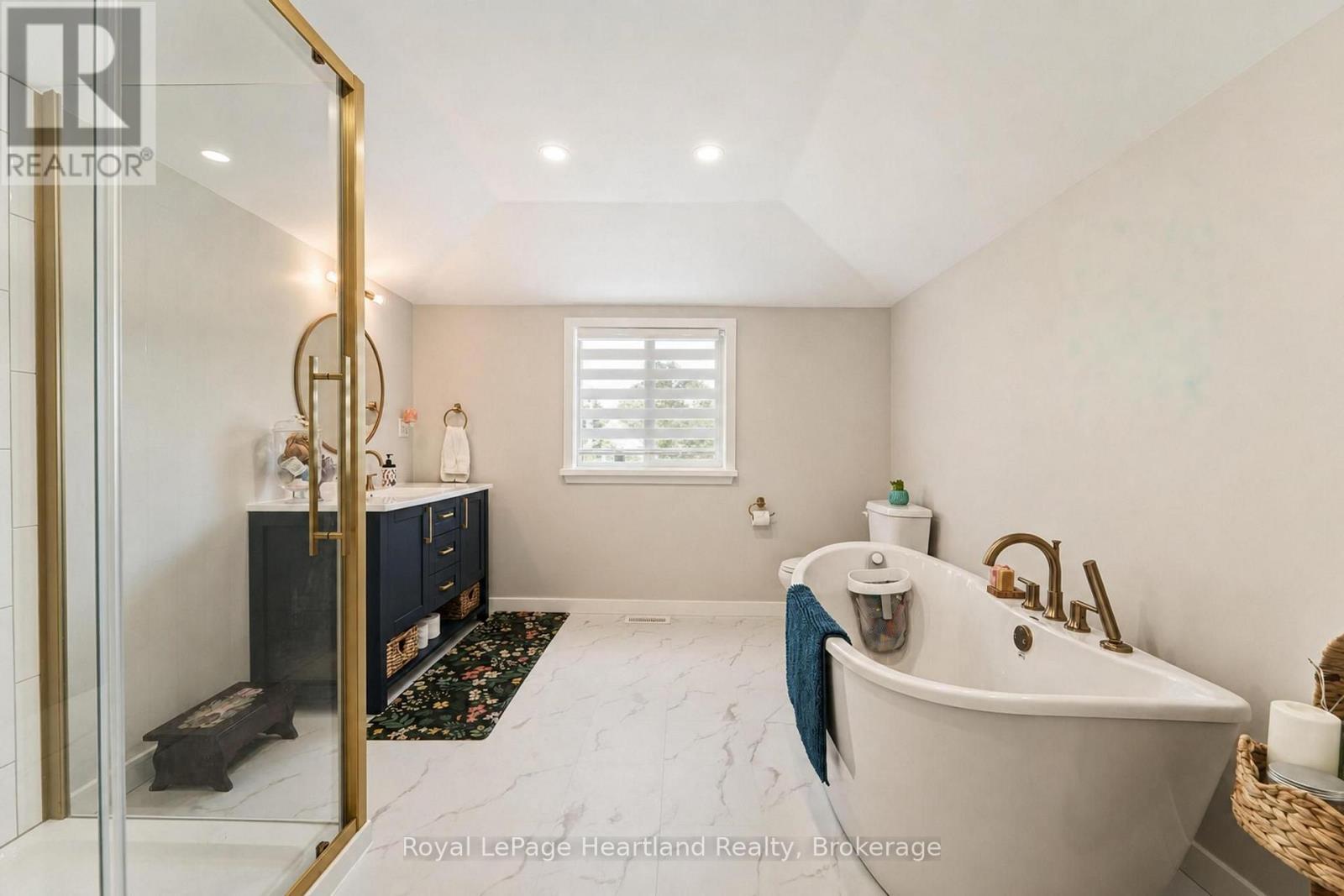 114 Elgin Avenue E Property Photo 27