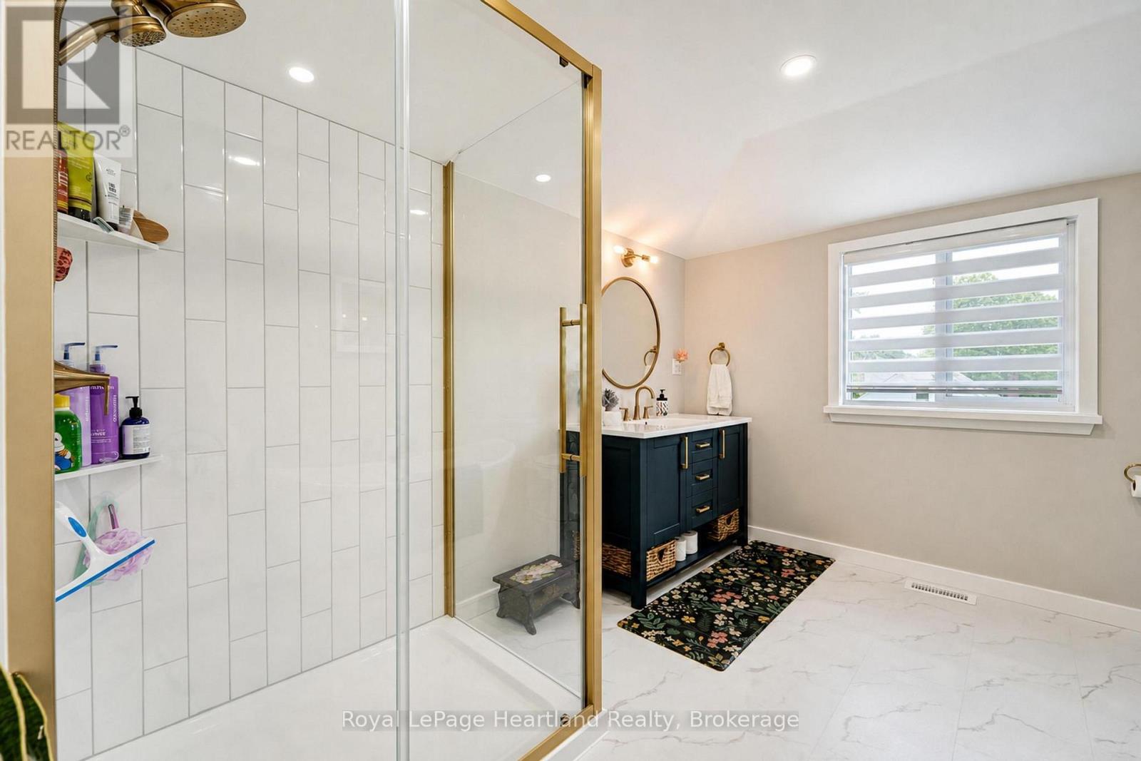 114 Elgin Avenue E Property Photo 28