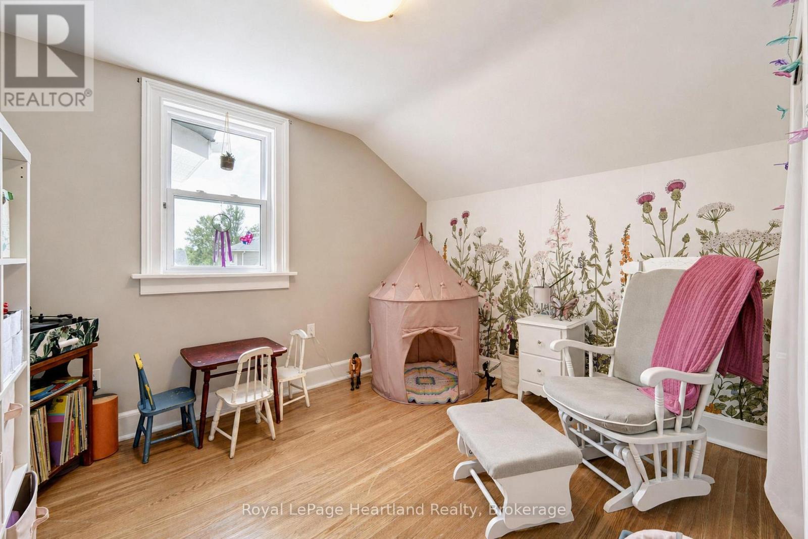 114 Elgin Avenue E Property Photo 30