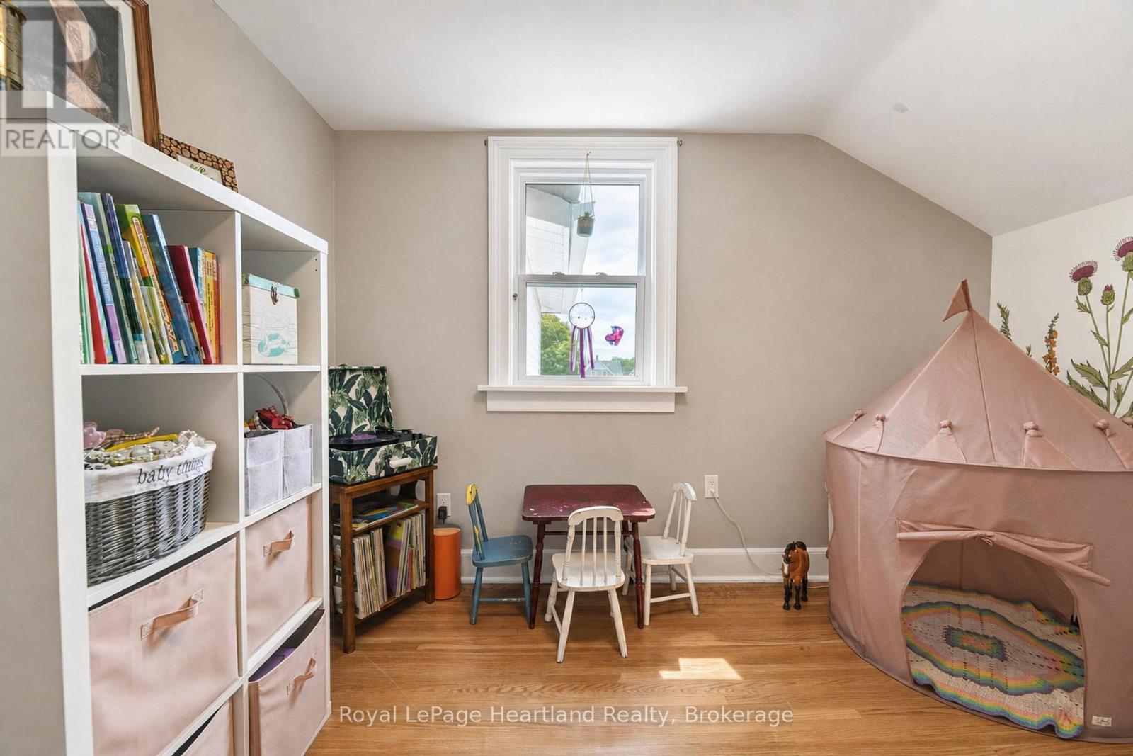 114 Elgin Avenue E Property Photo 31