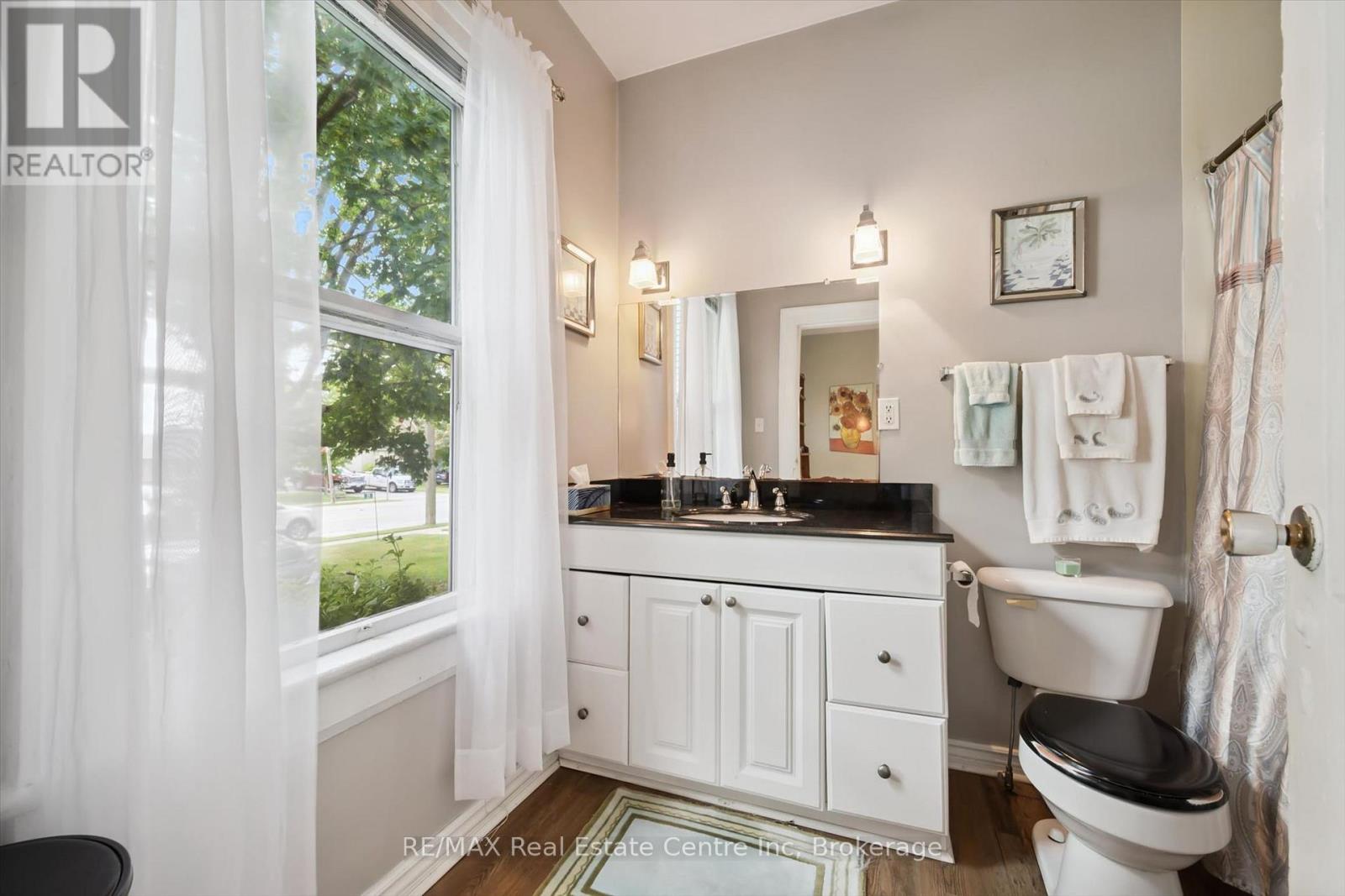 25 Badenoch Street Property Photo 12