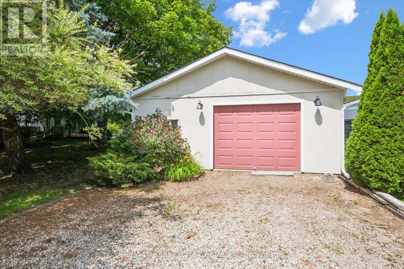 25 Badenoch Street Property Photo 33