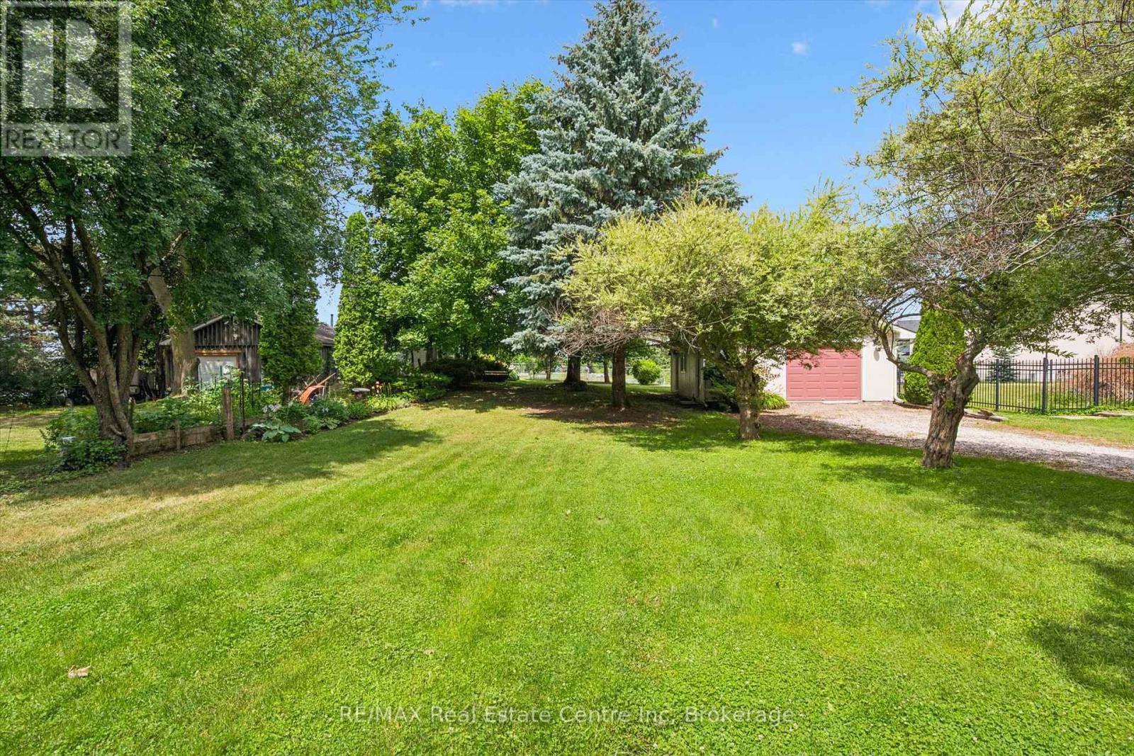 25 Badenoch Street Property Photo 37