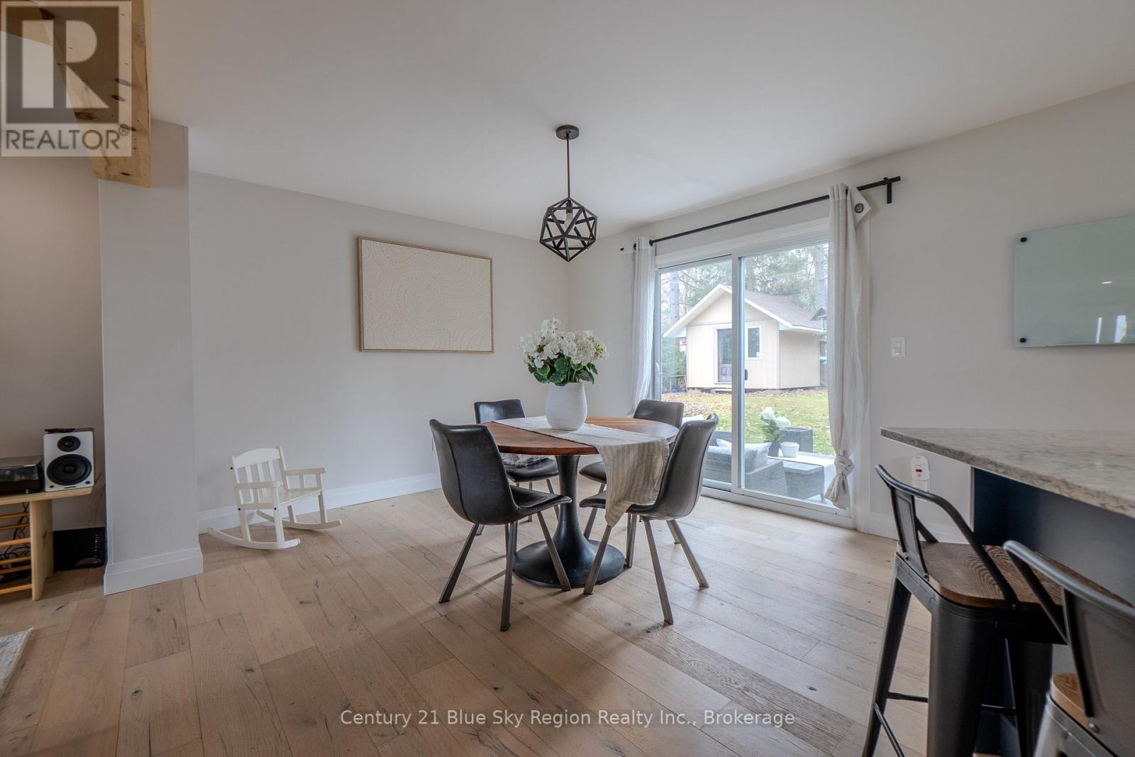 64 Ninovan Road E Property Photo 12