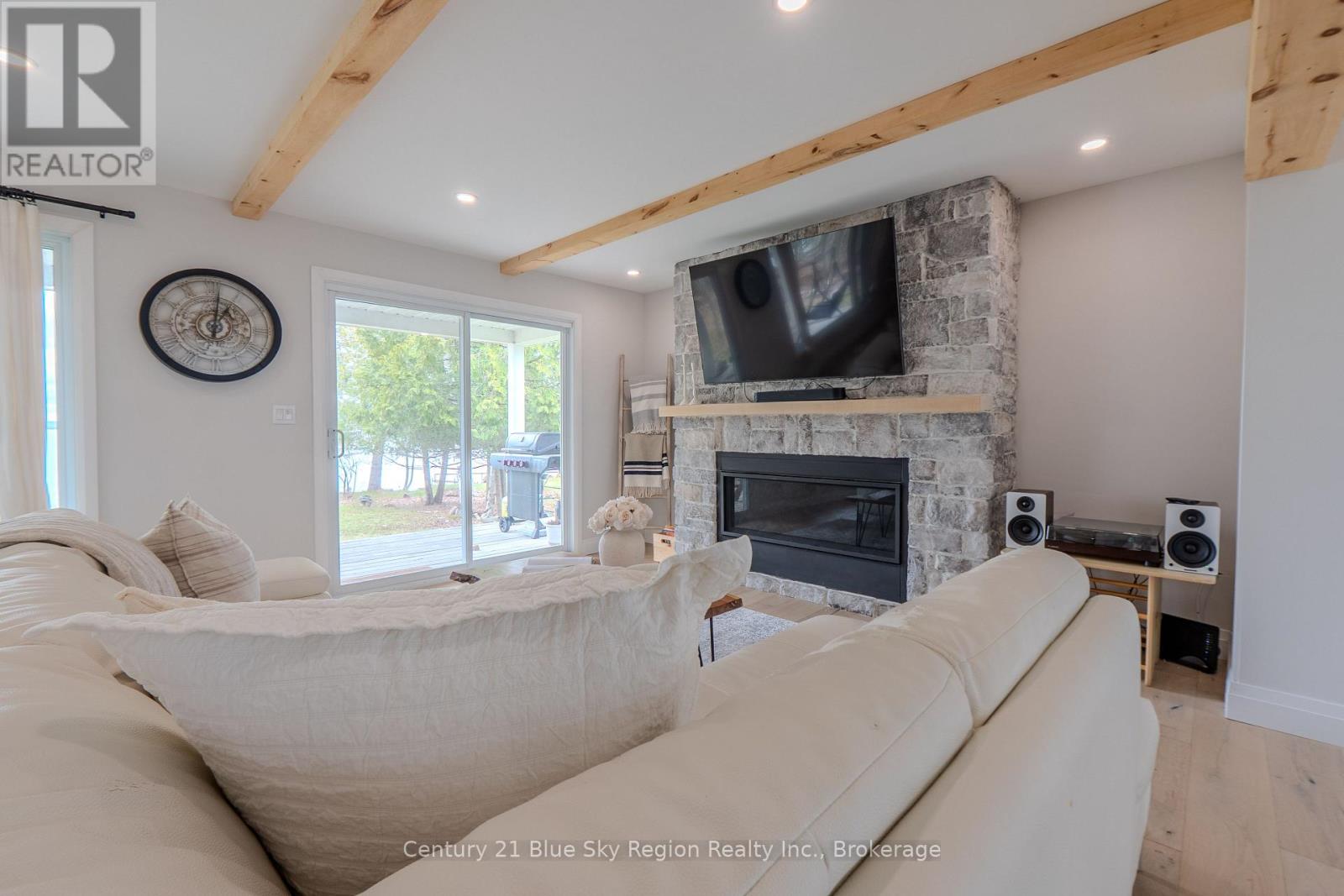 64 Ninovan Road E Property Photo 13