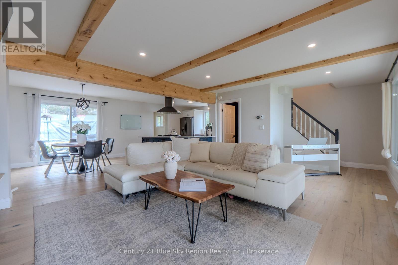 64 Ninovan Road E Property Photo 16